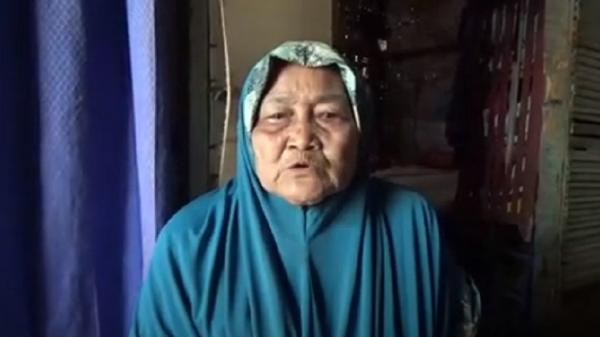 Nenek Legini tinggal dengan suami dan cucunya Nenek Legini tinggal dengan suami dan cucunya di rumah reot (Foto: iNews/Rizki Fauzan)