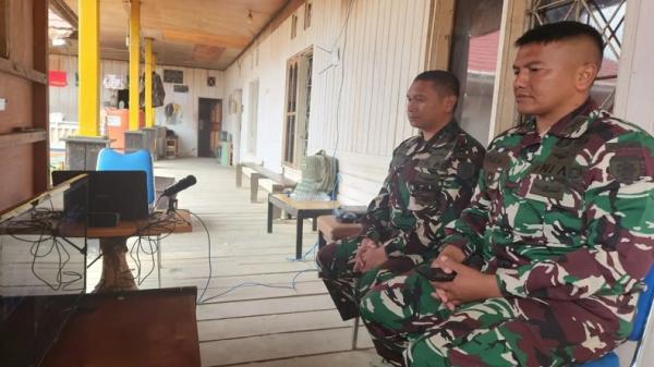 2 Mahasiswa Unjani dari Yonif PR 330/Tri Dharma Wisuda di Markas OPM (Foto: Dok Penkostrad)