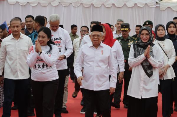 Maruf Amin Unilever Wakil Presiden Ma’ruf Amin didampingi Menteri Pemberdayaan Perempuan dan Perlindungan Anak (P3A) Bintang Puspayoga. (Foto: dok Unilever)