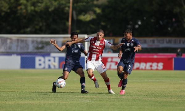 Persis Solo Vs Arema FC Persis Solo menahan imbang Arema FC 1-1 pada pekan ke-5 Liga 1 di Stadion Sriwedari Solo, Minggu (30/07) sore (Foto: Persis Solo)