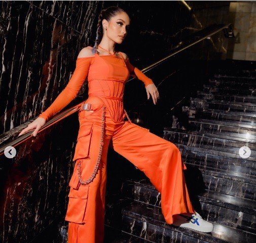 Cinta Laura1 Potret cantik Cinta Laura pakai outfit serba oranye. (foto: instagram)