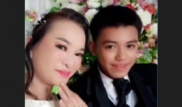 Pernikahan Beda Usia Pernikahan beda usia, Mariana (41) dengan Kevin (16) di Sambas, Kalimantan Barat. (Foto: ist)