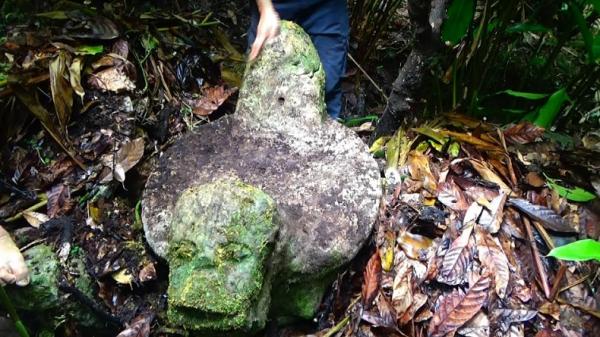 Batu Bersejarah Peninggalan Nenek Moyang di Nisel (Foto: iNews/Jonirman) Batu Bersejarah Peninggalan Nenek Moyang di Nisel (Foto: iNews/Jonirman)