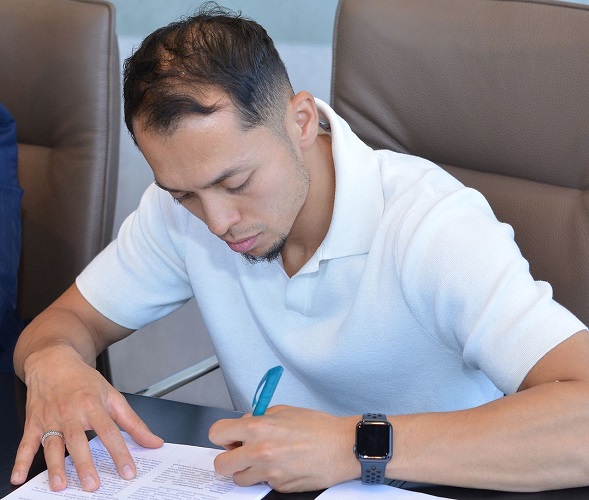 Ilias Alhaft 2 Ilias Alhaft teken kontrak dengan klub Armenia, FC Noah. (Foto: Instagram FC Noah)