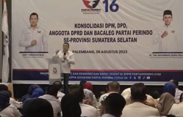 Ketua Umum DPP Partai Perindo Hary Tanoesoedibjo memberikan pengarahan pada konsolidasi kader dan bacaleg se-Sumsel. (Foto: iNews TV)