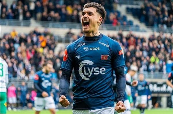 Shayne Pattynama Pemain naturalisasi Timnas Indonesia Shayne Pattynama membawa Viking FK bersaing memburu juara Liga Norwegia 2023. (Foto: Instagram/@viking_fk)