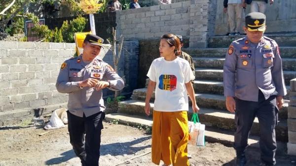 Heboh WNA Korea Rusak Pura Goa Raja Besakih 2 WNA Korea Rusak Pura Goa Raja Besakih di Bali, Ngaku Dapat Bisikan Gaib (Foto: Dok Polsek Rendang)