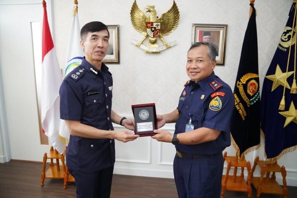 Pertemuan KKP bersama Singapore Police Coast Guard (SPCG) di Batam. (Foto: dok KKP)