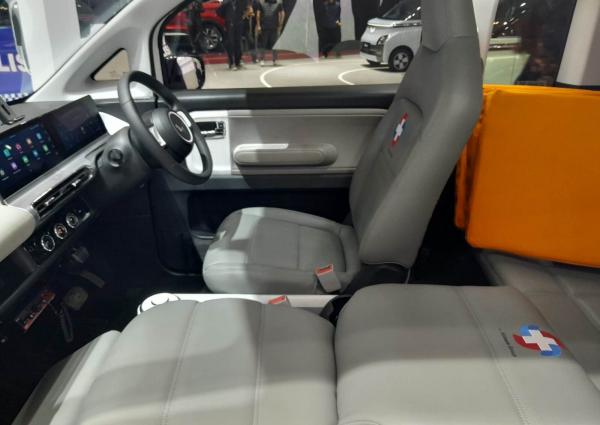 Wuling Air EV Ambulans 4