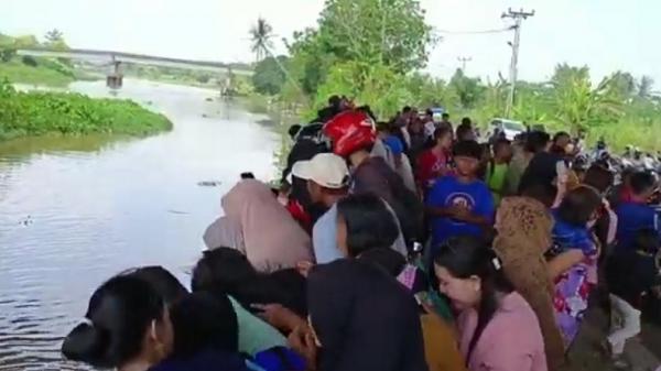 Lokasi Penemuan Harta Karun di OKI Diserbu Warga Lokasi Penemuan Harta Karun di OKI Diserbu Warga (Foto: iNews/Fitiadi)
