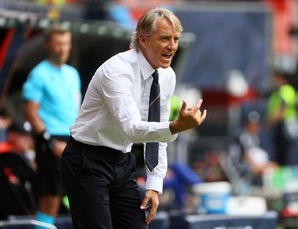 Roberto Mancini digoda gaji mewah oleh Federasi Sepak Bola Arab Saudi (SAFF). (Foto: REUTERS)