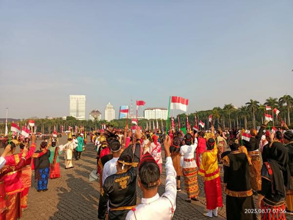 Marching Band Peserta kirab budaya HUT ke-78 RI (Foto: Carlos Roy)