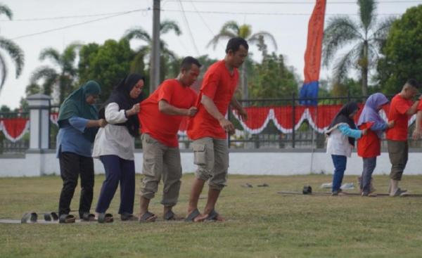 Lomba 17 Agustus Gubernur Kep Babel Lomba 17 Agustus di rumah dinas Penjabat (Pj) Gubernur Kepulauan Bangka Belitung. (Foto: Pemprov Babel)