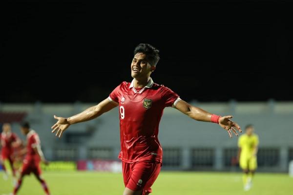 Ramadhan Sananta Timnas Indonesia unggul 1-0 atas Timor Leste di Piala AFF U-23 2023 di babak pertama. Gol dicetak Ramadhan Sananta. (foto: PSSI)