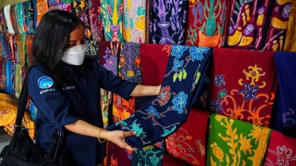 Batik Oleh-oleh khas Palangka Raya populer yakni batik. (Foto: mediacenter.palangkaraya.go.id)