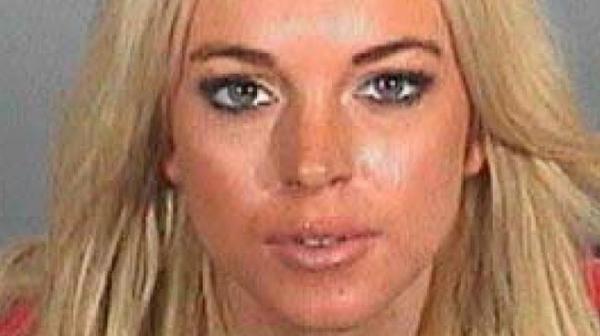 Lindsay Lohan Lindsay Lohan ditangkap karena mengemudi sambil mabuk