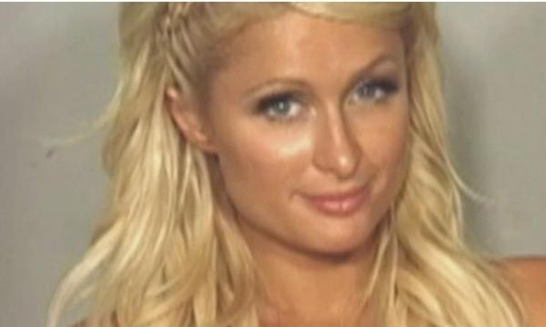 Paris Hilton Paris Hilton pernah ditangkap karena membawa kokain
