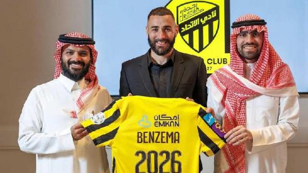 Biodata dan Agama Karim Benzema Biodata dan Agama Karim Benzema (Foto: IG Karim Benzema)