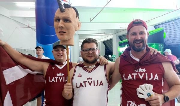 Deretan gaya unik suporter Latvia di FIBA World Cup 2023 menarik diulas. (Foto: Andhika Khoirul Huda)