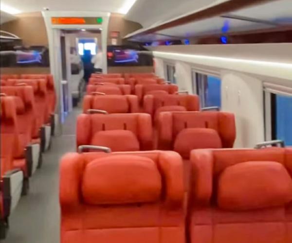 Kereta Cepat Jakarta Bandung 1 Kursi Business Class