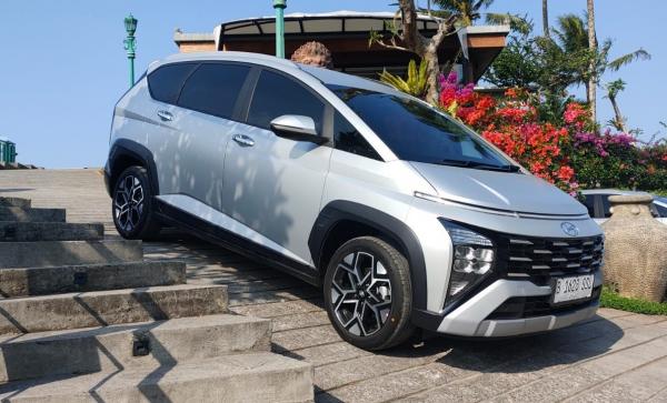 Hyundai Stargazer X 6
