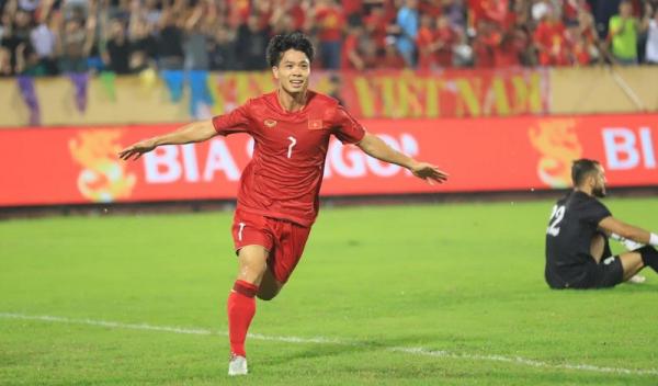 Timnas Vietnam Hasil lengkap FIFA Matchday negara ASEAN, Senin (11/9/2023) malam WIB sudah diketahui. Vietnam memetik kemenangan 2-0 atas Palestina. (Foto: the Thao 247)