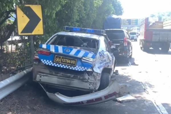 Mobil Patroli Polisi Ditabrak 2