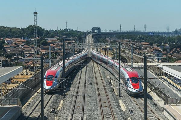 Jokowi Resmikan Kereta Cepat Jakarta-Bandung Besok, Dirut KAI: di Stasiun Halim 