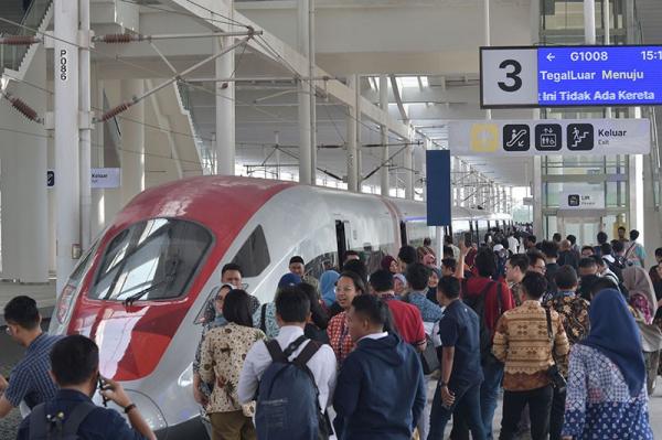 KCIC Sebut 20.000 Masyarakat Telah Jajal Kereta Cepat Jakarta-Bandung