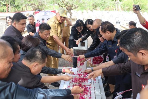 Gubernur Sulut Ziarah (Foto: dok Pemprov Sulut)