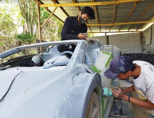 Mobil replika kreasi pria lulusan SMP asal Kota Batu. (Foto: MPI)