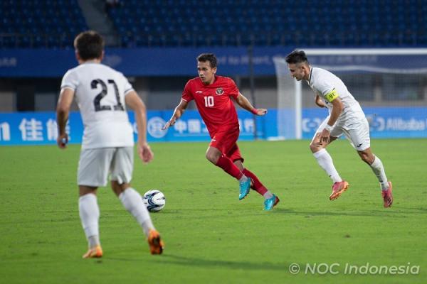 Egy Maulana Vikri Timnas Indonesia U-24 Striker Timnas Indonesia U-24 Egy Maulana Vikri (10) beraksi kontra Kirgistan pada laga perdana Asian Games 2022 di Zhejiang Normal University East Stadium, Jinhua, China, Selasa (19/9/2023). (Foto: NOC Indonesia)