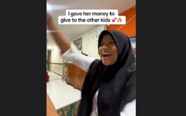 Gadis Berhati Mulia2 Gadis berhati mulia yang ikhlas menolong bule di Bali. (Foto: Instagram @isaiahgarza)