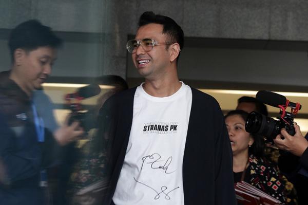 Artis sebagai Presenter Termahal. (foto: Instagram)