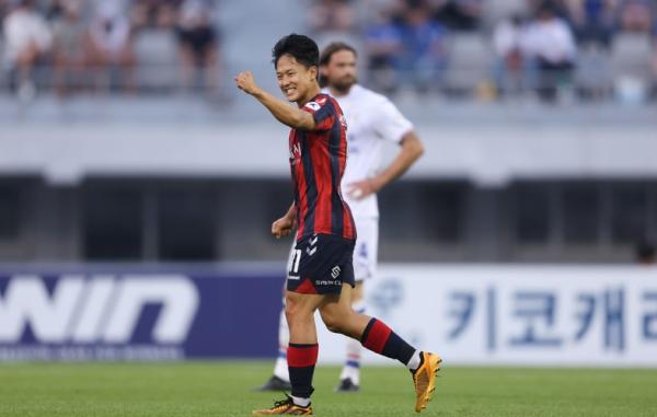 Lee Seung-woo menjadi salah satu bintang Suwon FC. (Foto: K League)