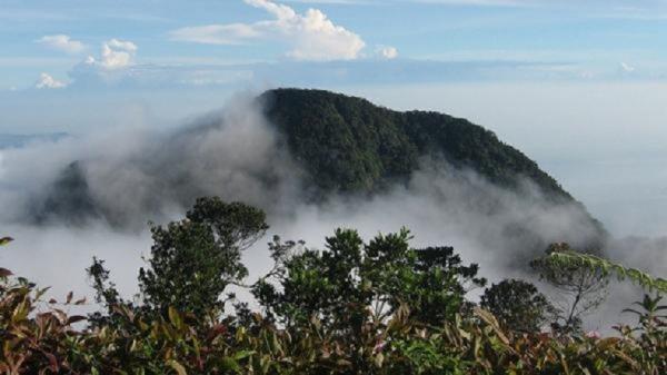 Gunung Salak Gunug Salak menjadi salah satu gunung di Bogor yang melegenda. (Foto: Istimewa)