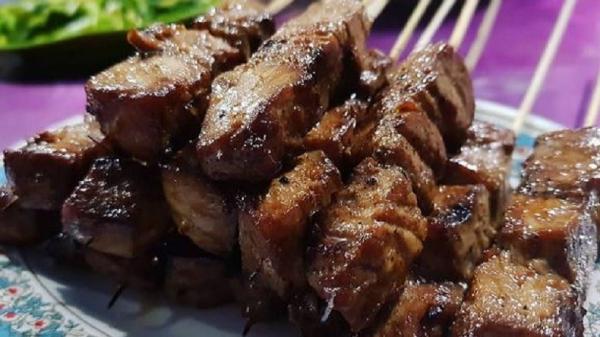 makanan khas gorontalo sate tuna Sate tuna salah satu Makanan khas Gorontalo. (Foto: Instagram@iyssaho)