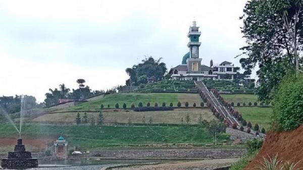 Salah satu tempat wisata religi di Sukabui adalah Masjid Baiturrahman. (Foto: Facebook/Bayu Alamsyah)
