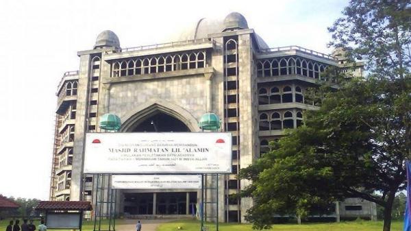 Masjid Rahmatan lil Alamin menjadi salah satu mesjid terbesar di Indramayu. Foto: Facebook/Ma'had Al-Zaytun, International Education Centre)