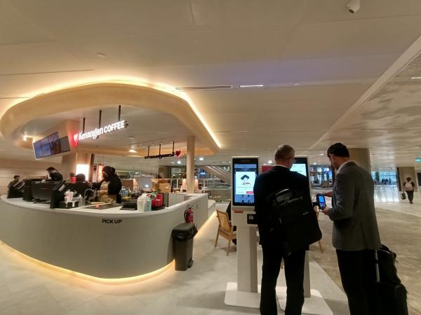 Gerai Kenangan Coffee di Changi Airport Singapura. (Foto: iNews/Siska PS)