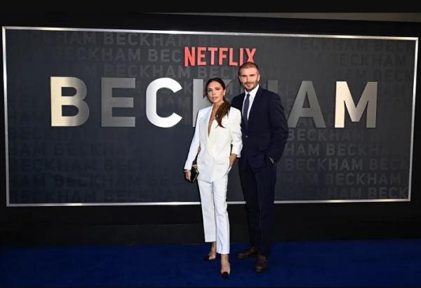 David Beckham dan istri, Victoria David Beckham dan istri, Victoria, hadir dalam peluncuran film berjudul Beckham di London, Selasa (3/10/2023). (Foto: The Sun)