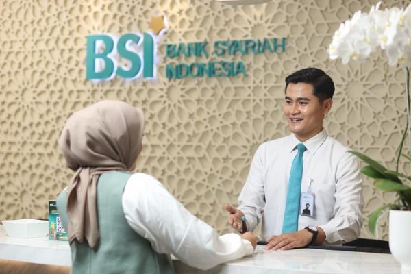 Weekend banking BSI PT Bank Syariah Indonesia Tbk (BSI) kembali membuka layanan operasional akhir pekan (weekend banking) di 342 cabang di seluruh Indonesia untuk menjembatani kebutuhan nasabah dalam melakukan transaksi keuangan pada akhir pekan. (Foto: dok BSI)