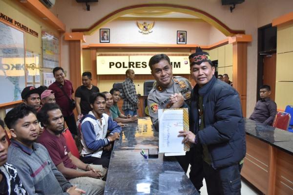 Dialog Konflik Bangkal di Mapolres Kotawaringin Dialog Konflik Bangkal di Mapolres Kotawaringin Timur, Sampit. (Foto: dok Pemprov Kalteng)