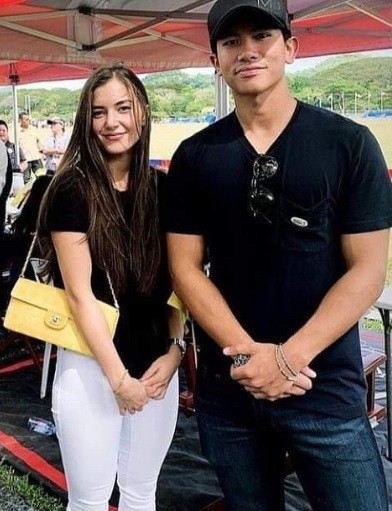 Anisha Rosnah Dan Pangeran Mateen Potret Mesra Pangeran Mateen dan calon istrinya.