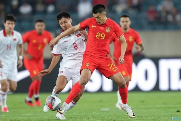 Timnas Vietnam takluk 0-2 dari China pada FIFA Matchday di Dalian Sports Center Stadium, Dalian, Selasa (10/10/2023) malam WIB. (Foto: Soha)