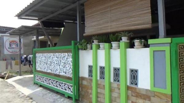 rumah oknum dosen digerebek Perumahan Bahtera Indah Sejahtera di Kelurahan Sukarame Baru, Kecamatan Sukarame, Kota Bandarlampung yang menjadi lokasi penggerebekan oknum dosen dengan mahasiswi. (Foto: MPI/Ira Widyanti)