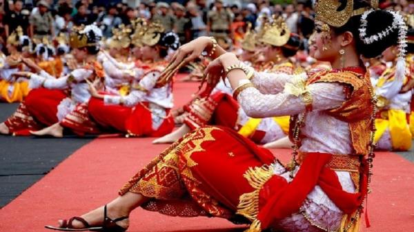 Tari Sigeh Pangunten Tari Sigeh Pangunten. (Foto: flickr.com)