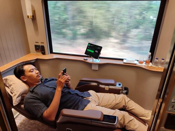 Kursi Kereta Suite Class Kursi Kereta Suite Class