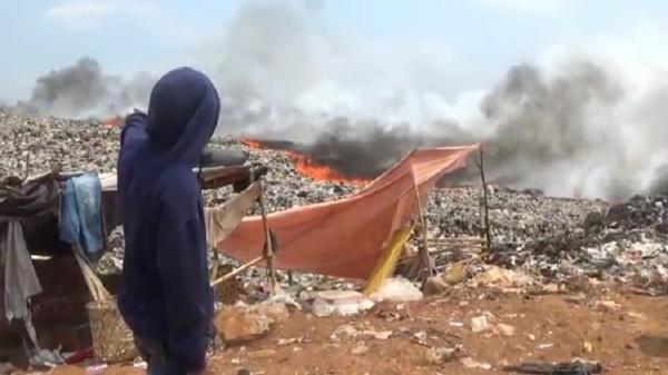 Kebakaran di TPA Cikolotok Purwakarta Meluas, Pemadaman Terkendala Cuaca