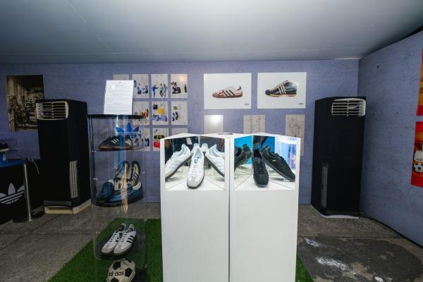 Koleksi sepatu olahraga yang cocok untuk hangout. 